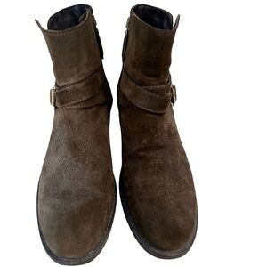 Women’s Aquatalia ankle bootie in brown suede size 7.5